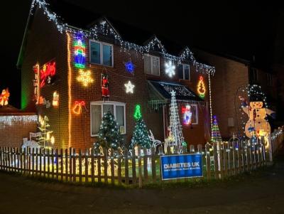 house lit up with christmas lights